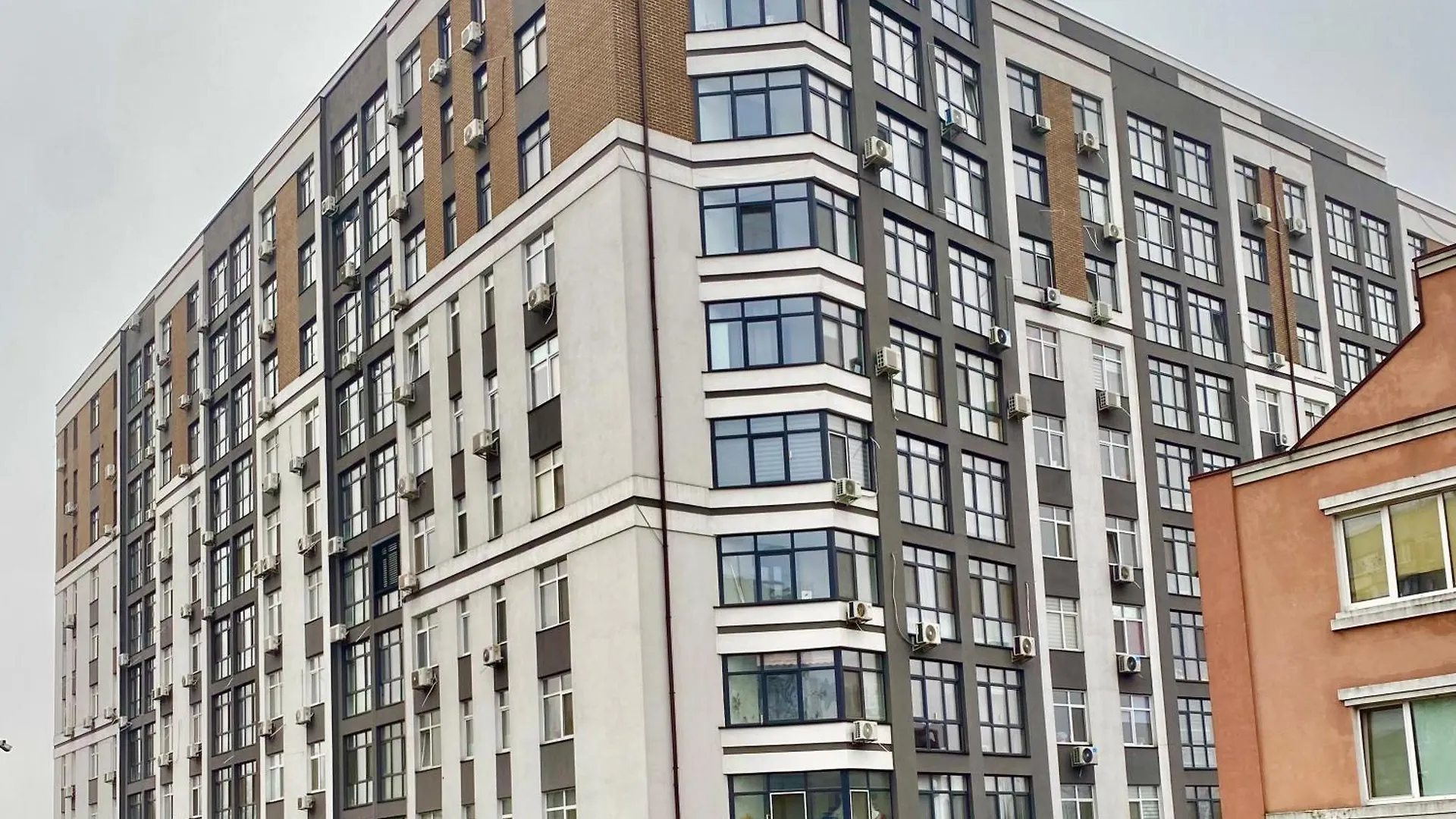 Apartment On Raiduzhniy 58 키예프